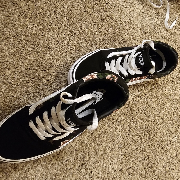 Vans - Picture 4 of 5